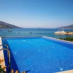 Hotel Pier House