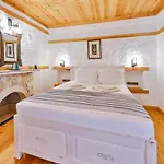 Pier House Hotel