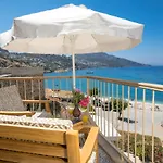Pier House Hotel