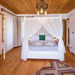 Pier House 5*