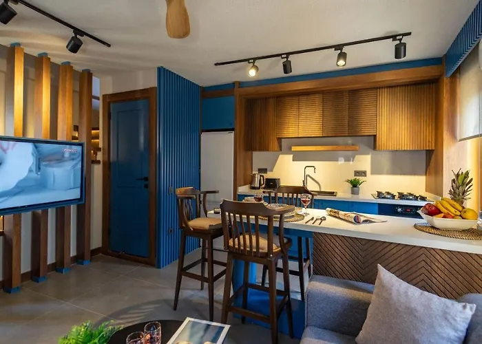 Pier House 5*