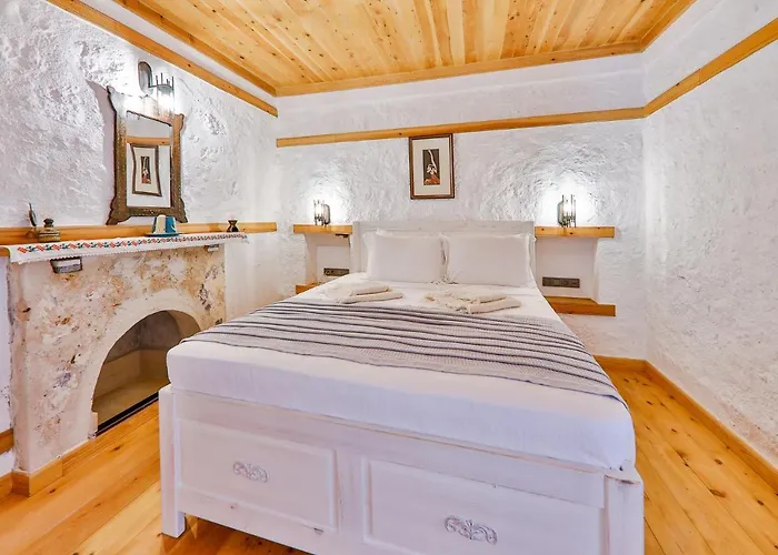 Pier House Hotel