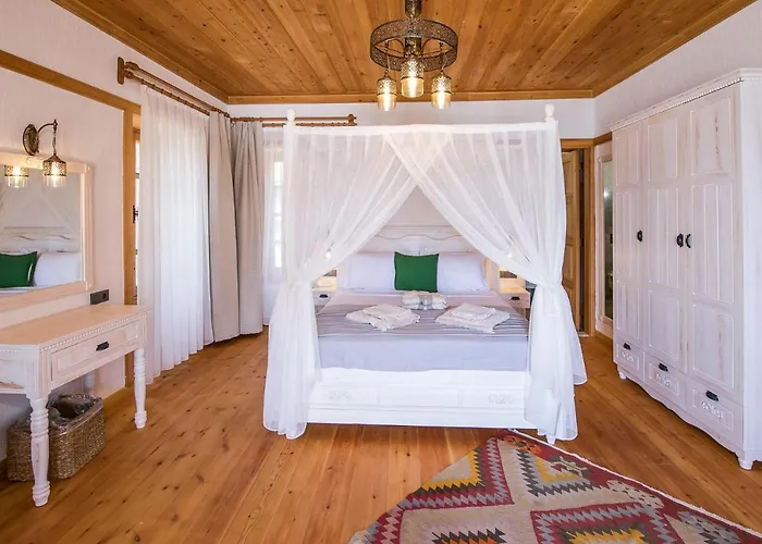 Pier House 5*