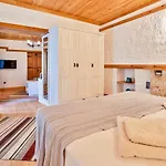 Pier House 5*