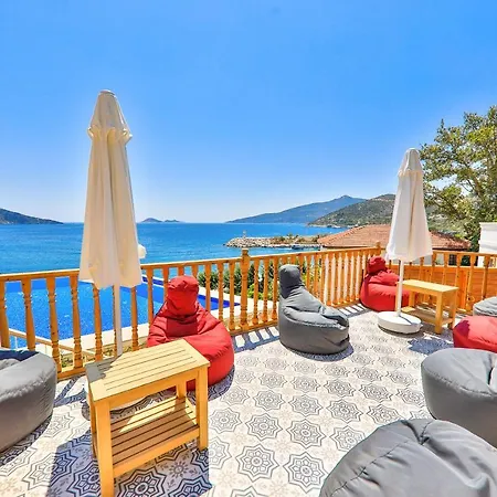 Pier House Hotel