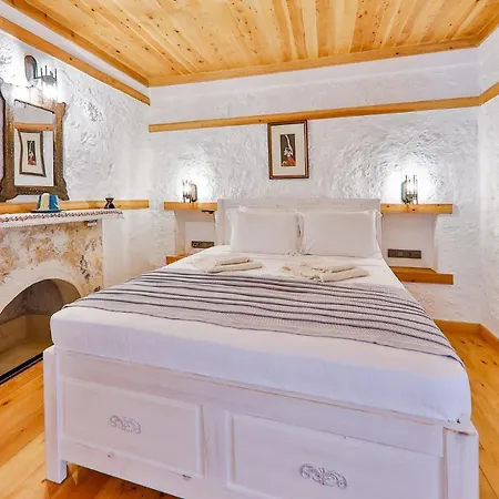 Pier House Hotel