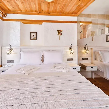 Pier House Hotel