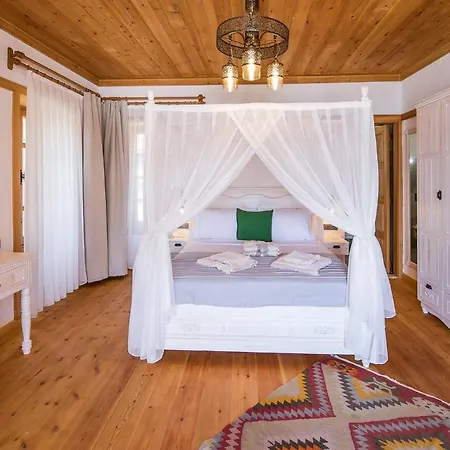 Pier House 5*