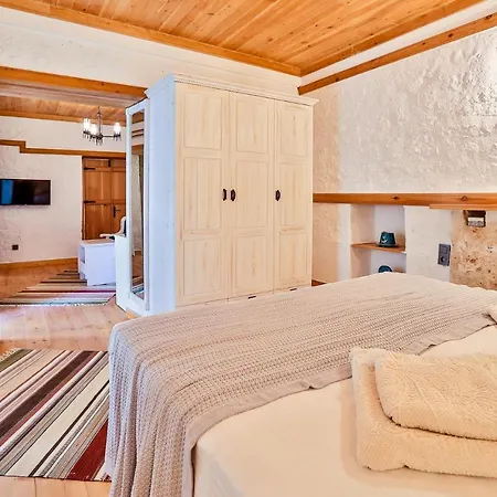 Pier House 5*