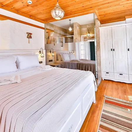 Pier House Hotel