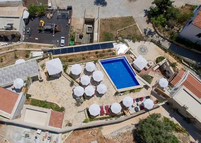 Pier House 5*
