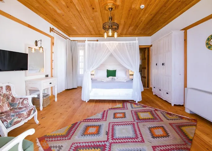 Pier House 5*