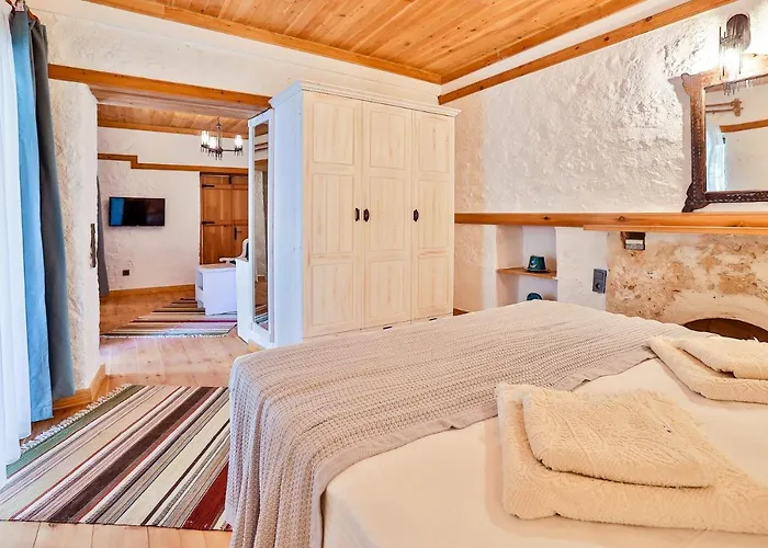 Pier House 5*