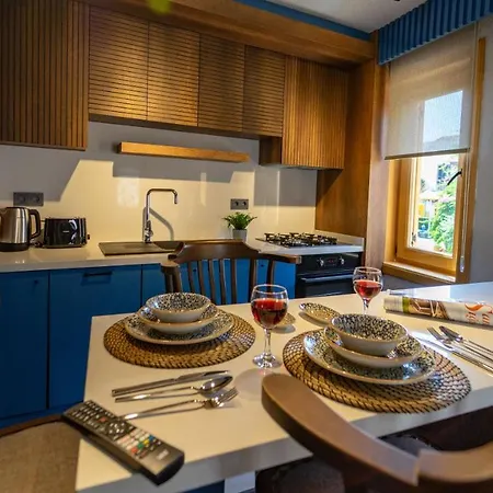 Pier House 5*