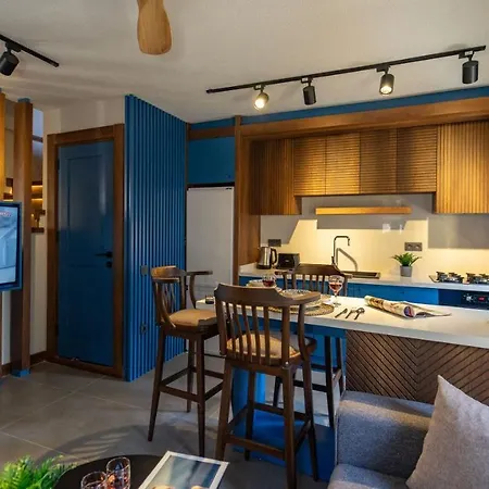 Pier House 5*